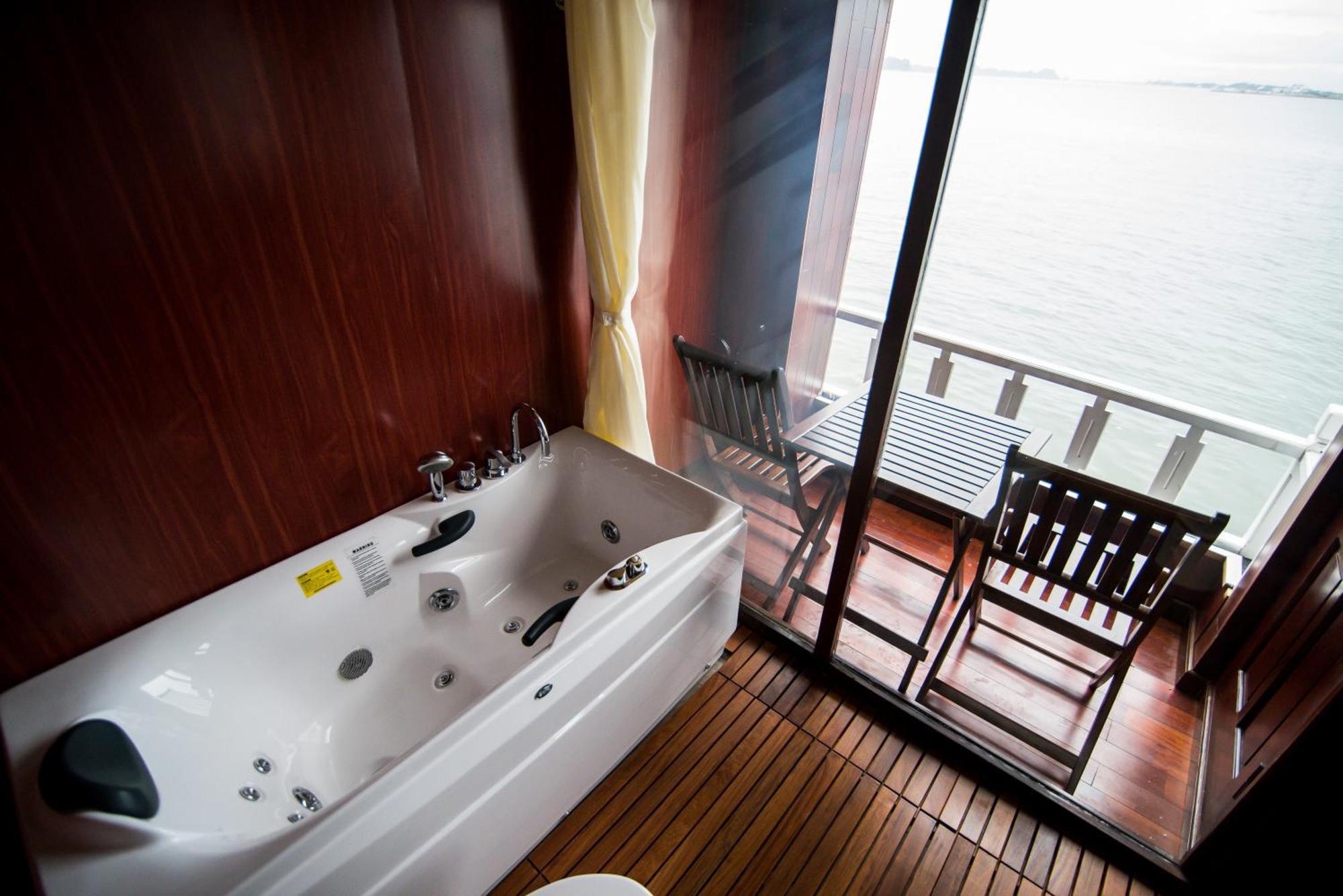 Renea Cruises Halong Hotel Ха Лонг Екстериор снимка