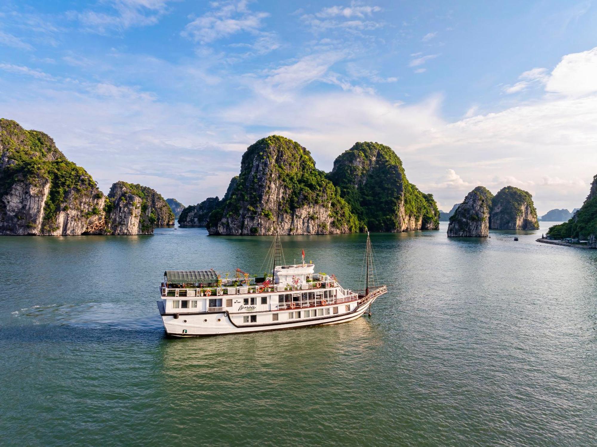 Renea Cruises Halong Hotel Ха Лонг Екстериор снимка