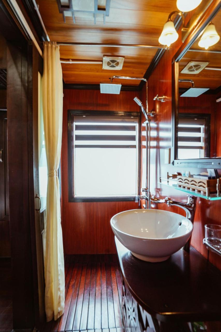 Renea Cruises Halong Hotel Ха Лонг Екстериор снимка