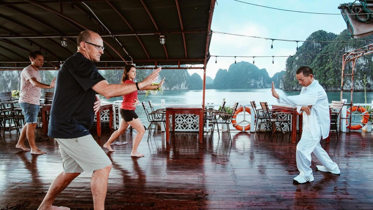 Renea Cruises Halong Hotel Ха Лонг Екстериор снимка