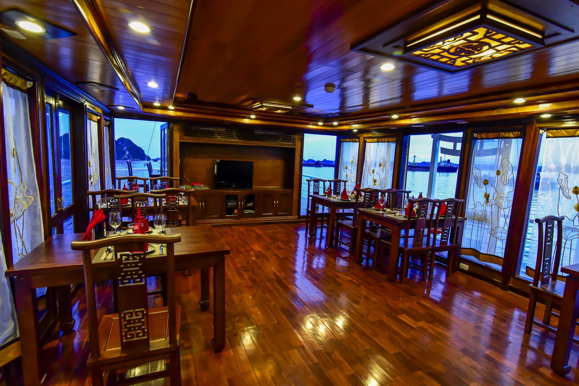 Renea Cruises Halong Hotel Ха Лонг Екстериор снимка
