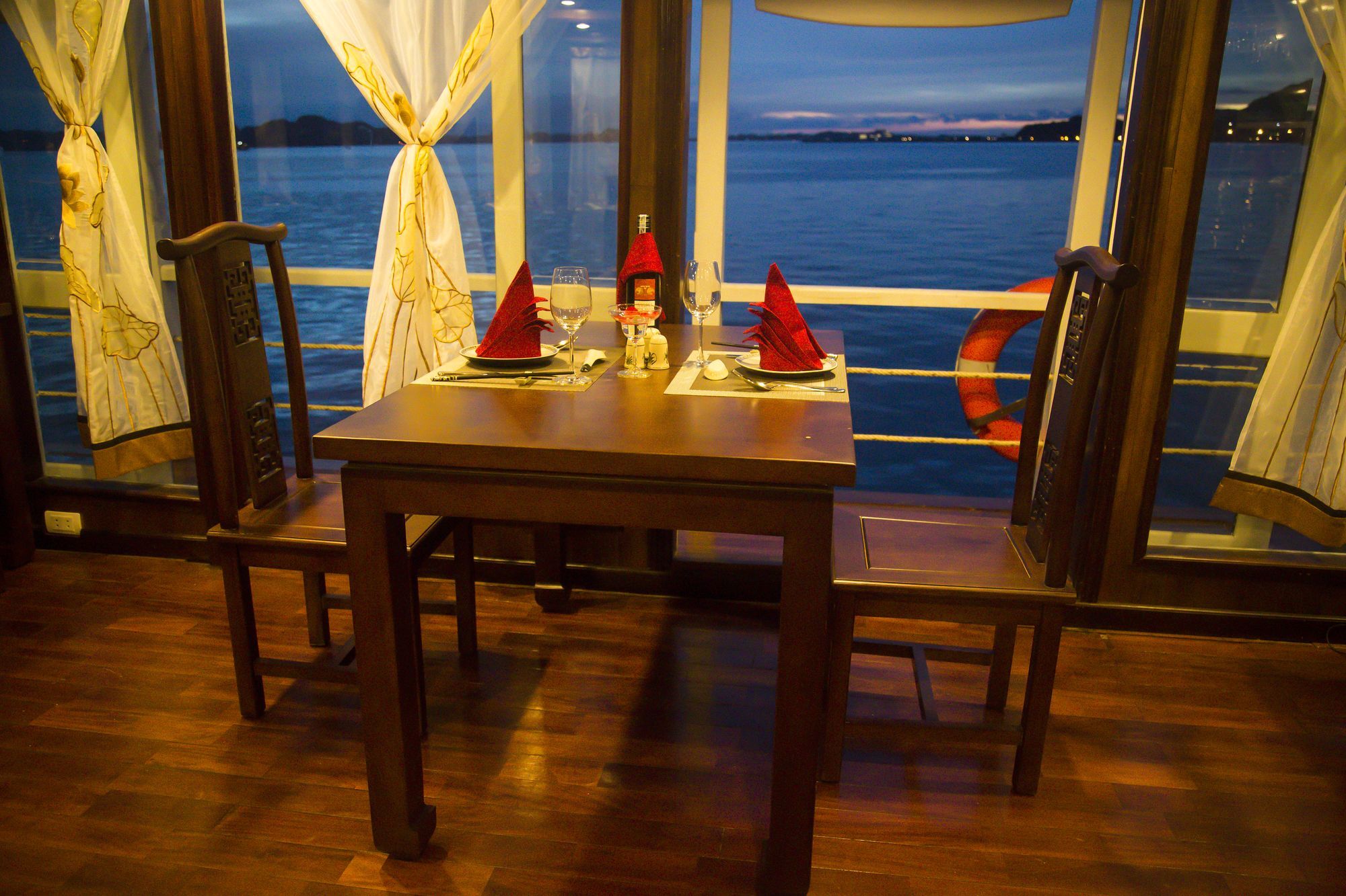 Renea Cruises Halong Hotel Ха Лонг Екстериор снимка