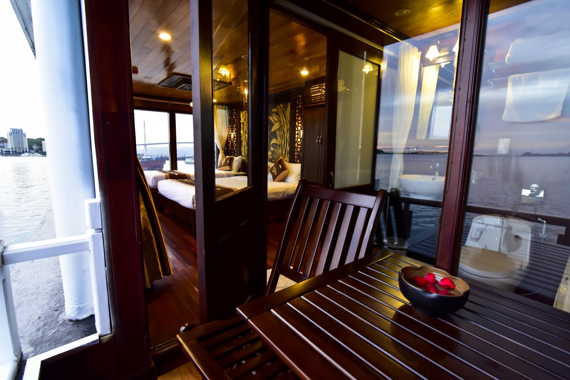 Renea Cruises Halong Hotel Ха Лонг Екстериор снимка